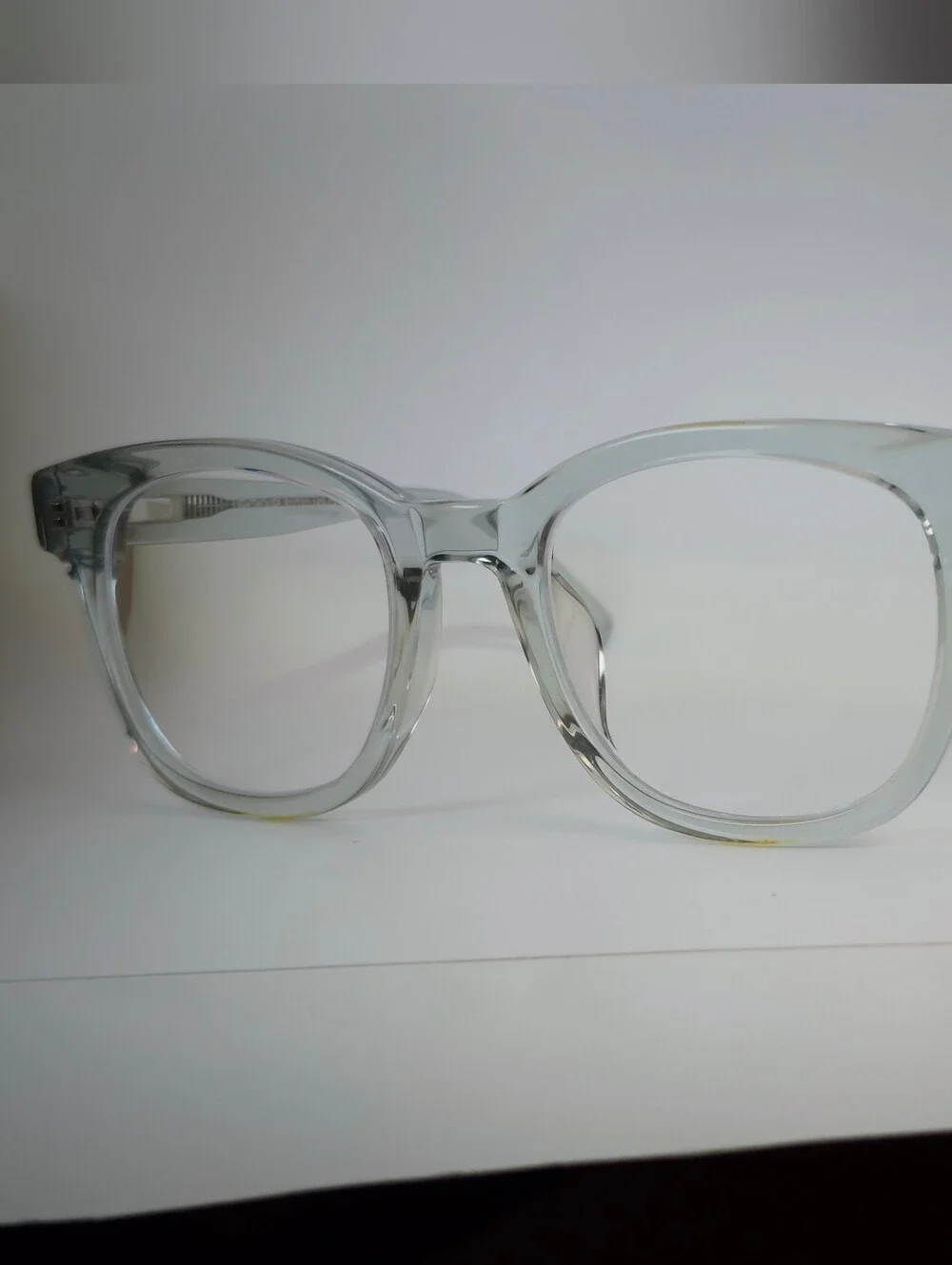 RFLKT sleek transparent